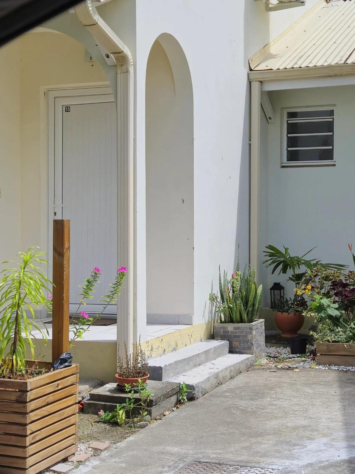 Maison Charmante A Sainte-Anne Avec Jardin Et Pergola En Bois. Bagian luar foto