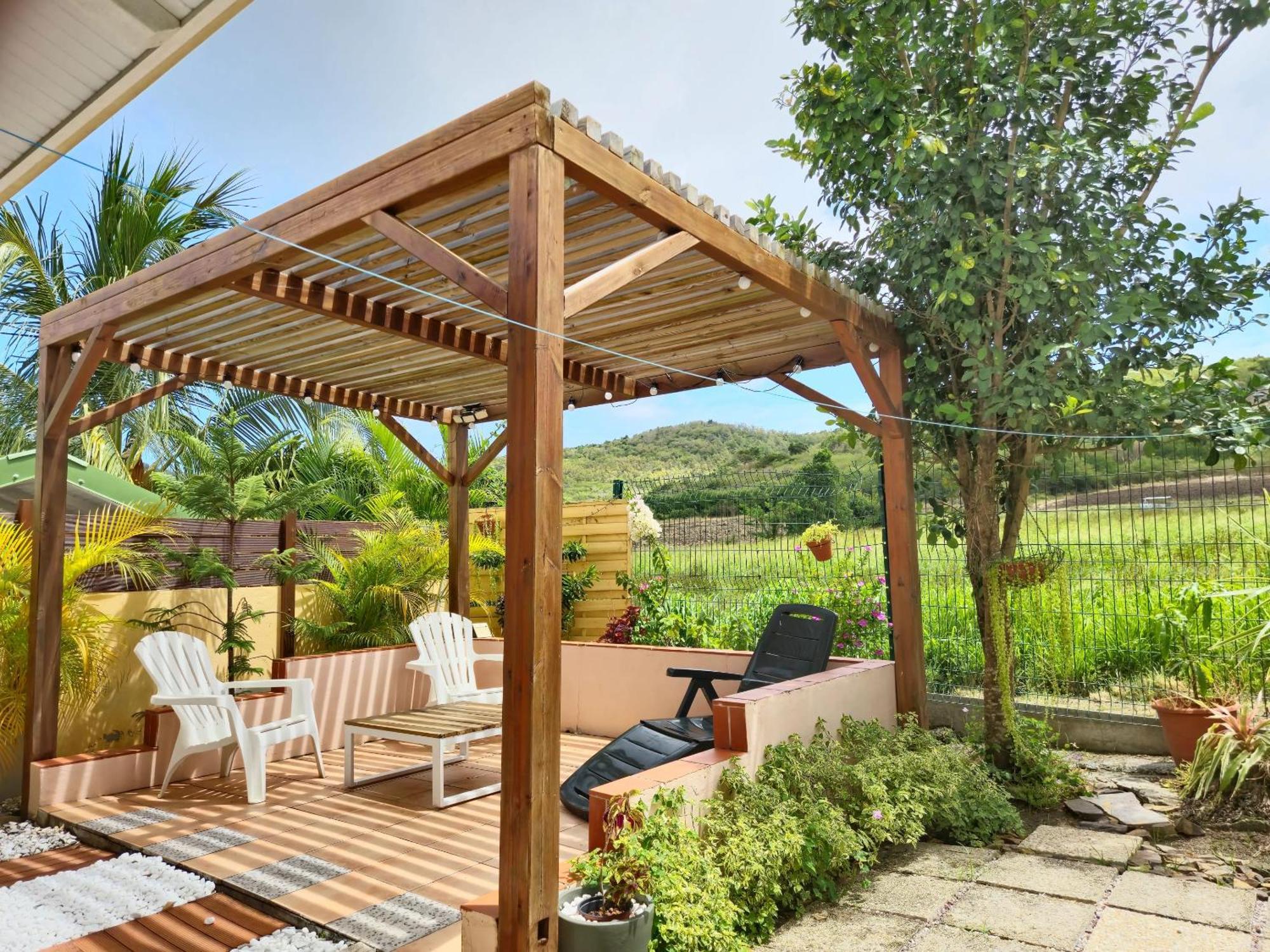 Maison Charmante A Sainte-Anne Avec Jardin Et Pergola En Bois. Bagian luar foto